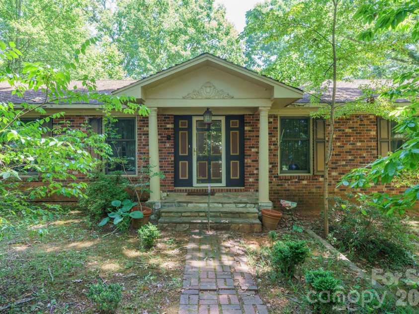 1729 Brentwood Drive, Newton, NC 28658.  MLS# CAR4402196, YatesRealty ID 35778. 