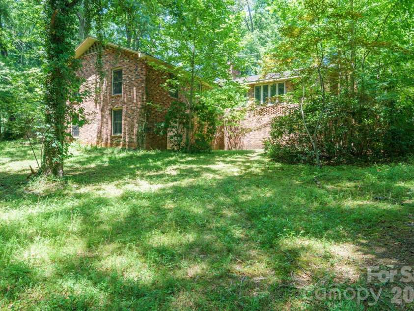 1729 Brentwood Drive, Newton, NC 28658.  MLS# CAR4402196, YatesRealty ID 35778. 