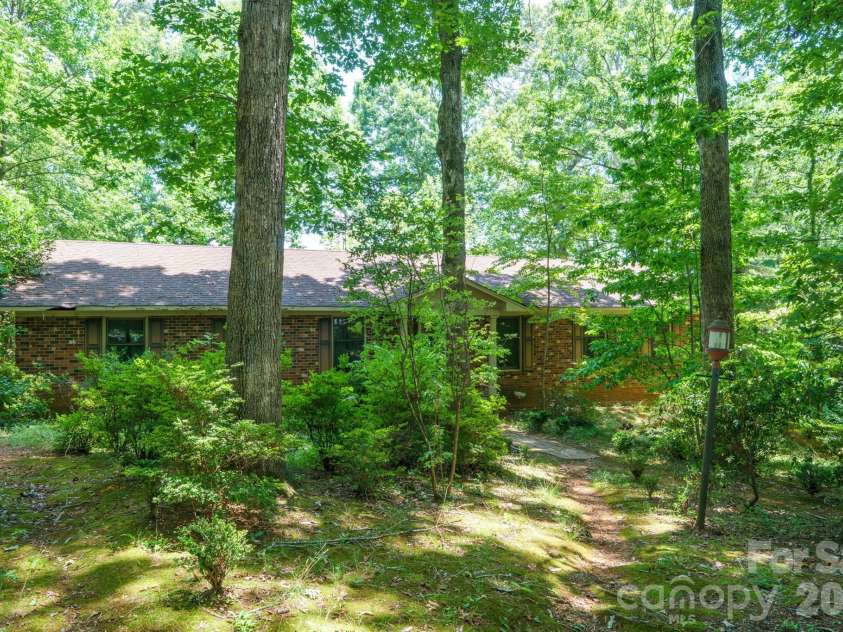 1729 Brentwood Drive, Newton, NC 28658.  MLS# CAR4402196, YatesRealty ID 35778. 