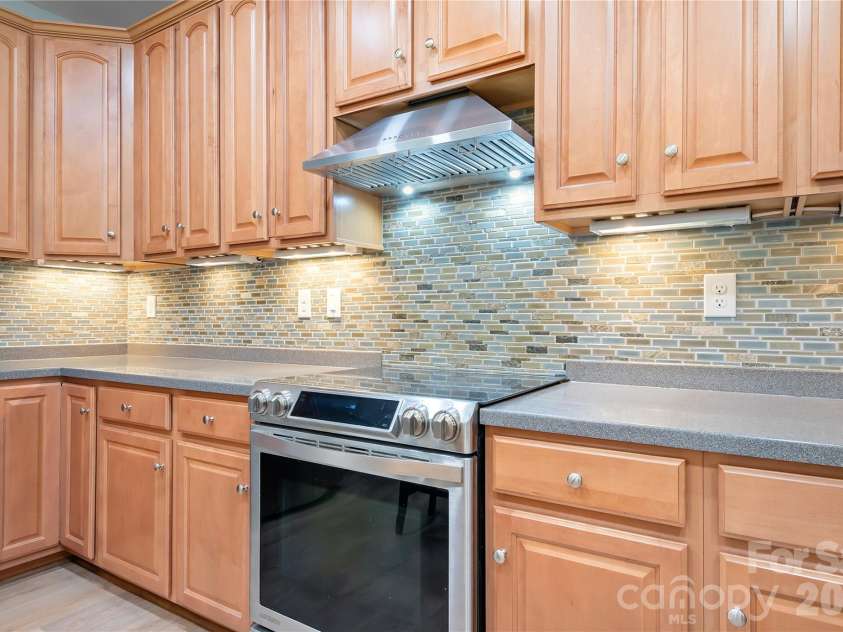 14661 Greenpoint Lane, Huntersville, NC 28078.  MLS# CAR4401890, YatesRealty ID 35779. 