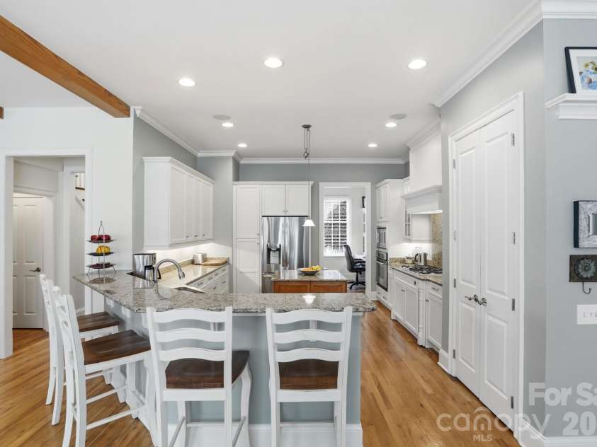 110 Yale Loop, Mooresville, NC 28117.  MLS# CAR4353992, YatesRealty ID 3578. Breakfast Bar