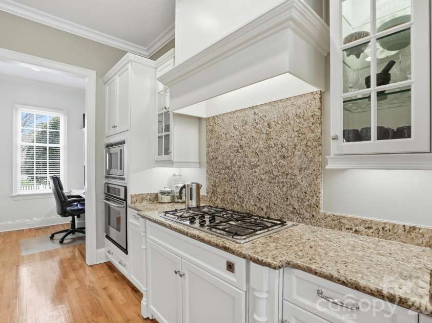 110 Yale Loop, Mooresville, NC 28117.  MLS# CAR4353992, YatesRealty ID 3578. Gas Cooktop