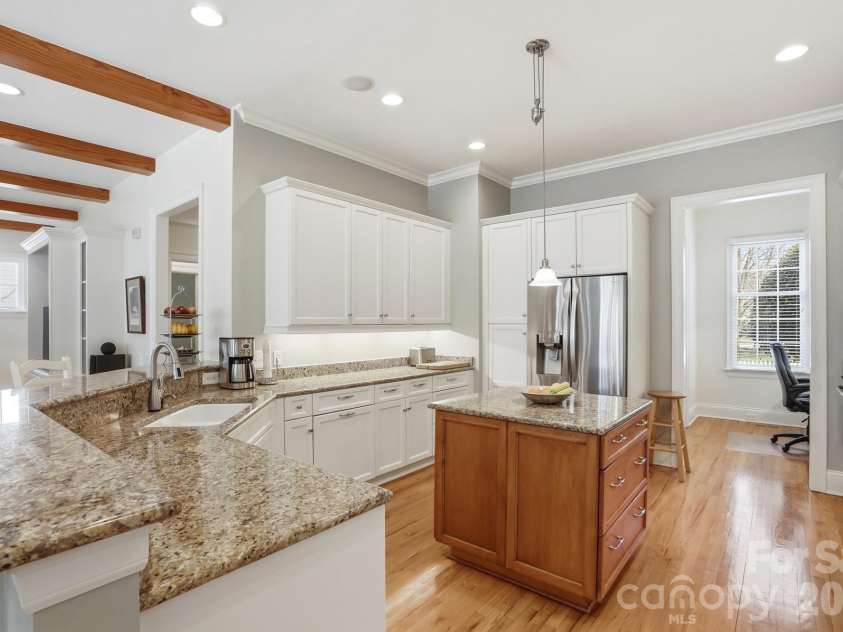 110 Yale Loop, Mooresville, NC 28117.  MLS# CAR4353992, YatesRealty ID 3578. Island Style Kitchen