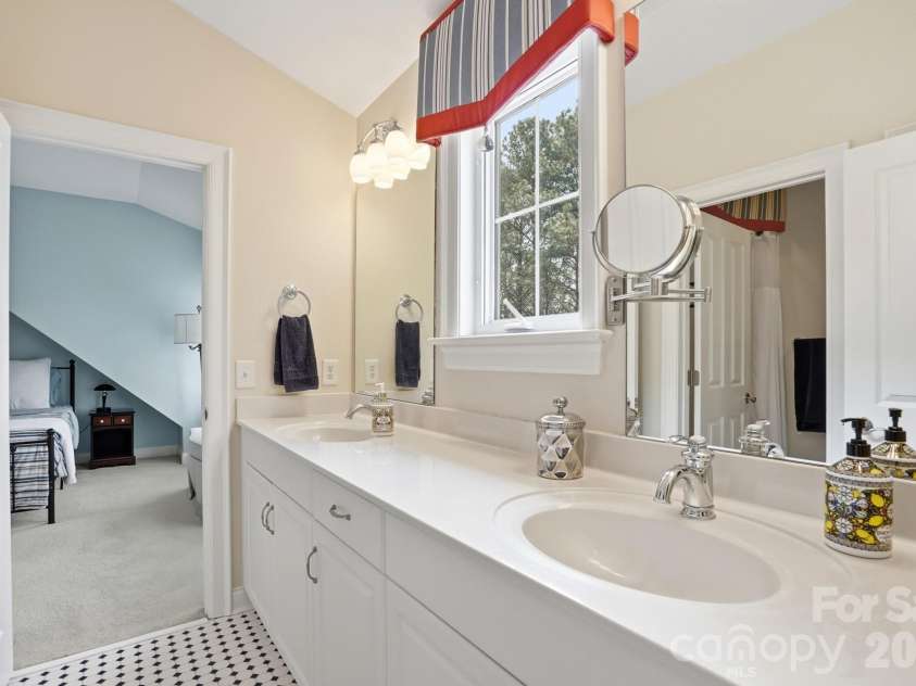 110 Yale Loop, Mooresville, NC 28117.  MLS# CAR4353992, YatesRealty ID 3578. Jack and Jill Bath
