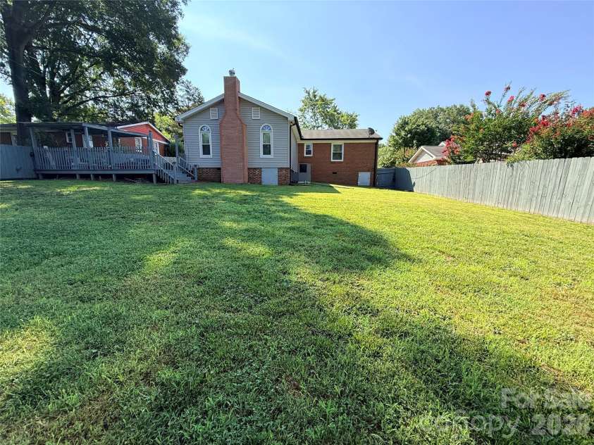 3626 Seaman Drive, Charlotte, NC 28217.  MLS# CAR4402104, YatesRealty ID 35780. Large leveled, fenced back yard