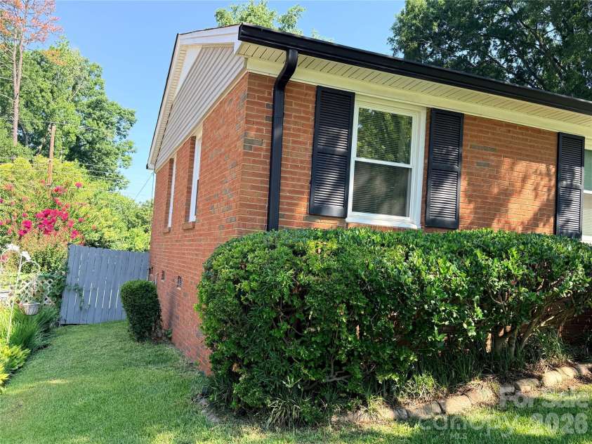 3626 Seaman Drive, Charlotte, NC 28217.  MLS# CAR4402104, YatesRealty ID 35780. Left side of home