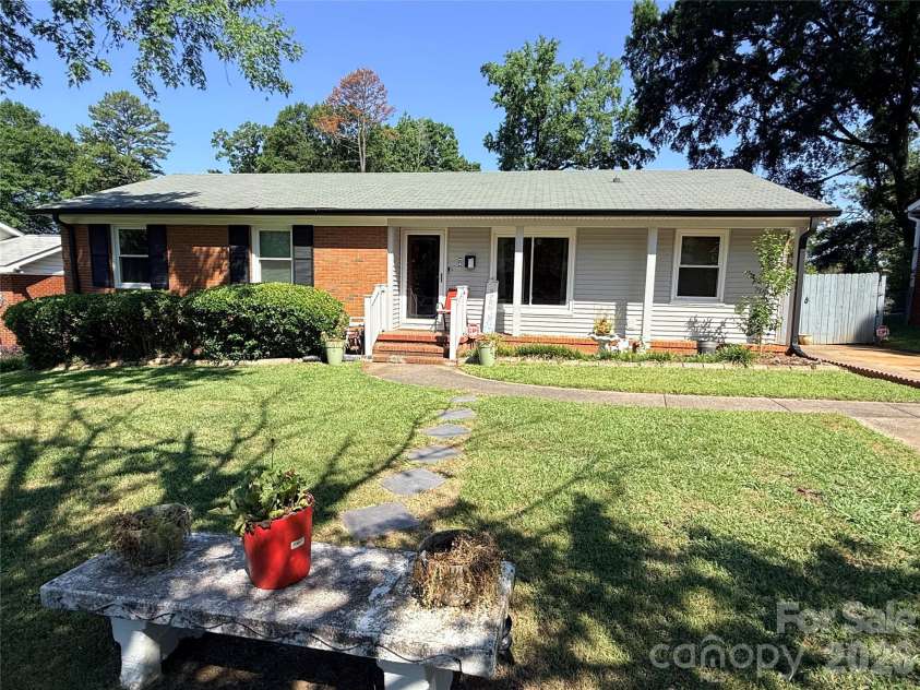 3626 Seaman Drive, Charlotte, NC 28217.  MLS# CAR4402104, YatesRealty ID 35780. Welcome Home!