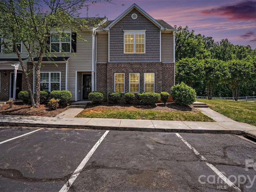 4293 Youngstown Drive, Greensboro, NC 27405.  MLS# CAR4402176, YatesRealty ID 35781. 
