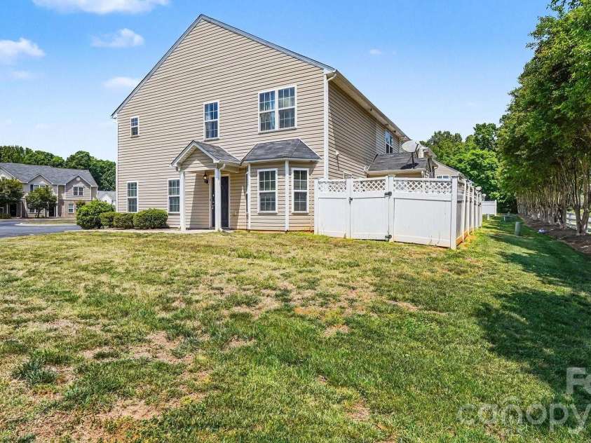 4293 Youngstown Drive, Greensboro, NC 27405.  MLS# CAR4402176, YatesRealty ID 35781. 