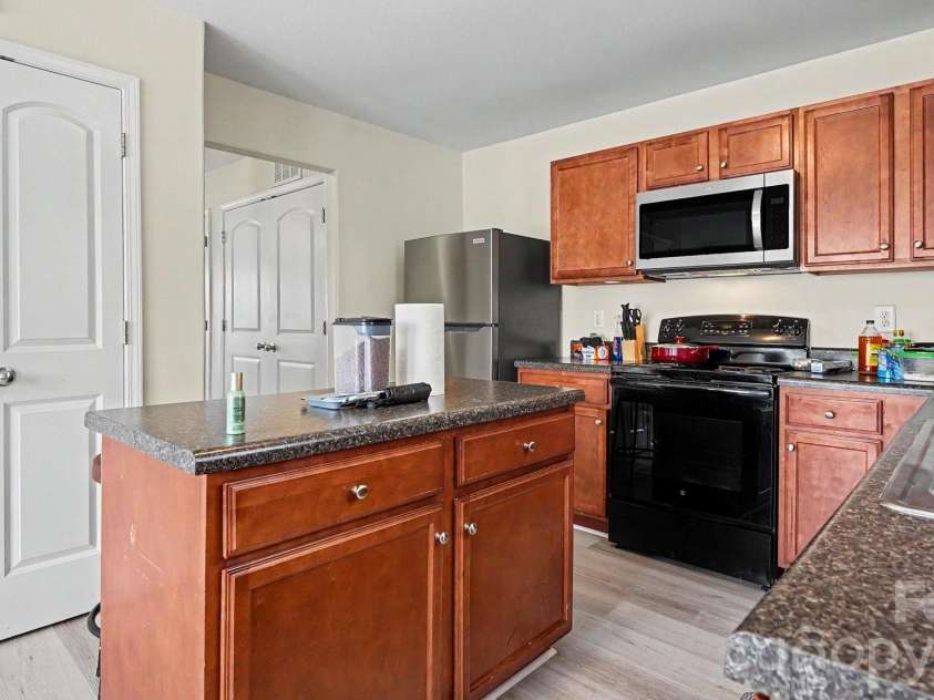 4293 Youngstown Drive, Greensboro, NC 27405.  MLS# CAR4402176, YatesRealty ID 35781. 