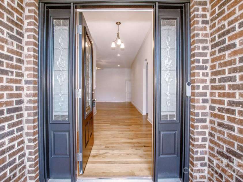 924 41st Avenue Drive, Hickory, NC 28601.  MLS# CAR4304587, YatesRealty ID 35781. 