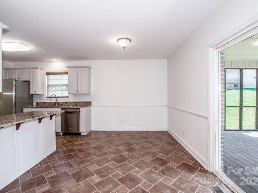 924 41st Avenue Drive, Hickory, NC 28601.  MLS# CAR4304587, YatesRealty ID 35781. 