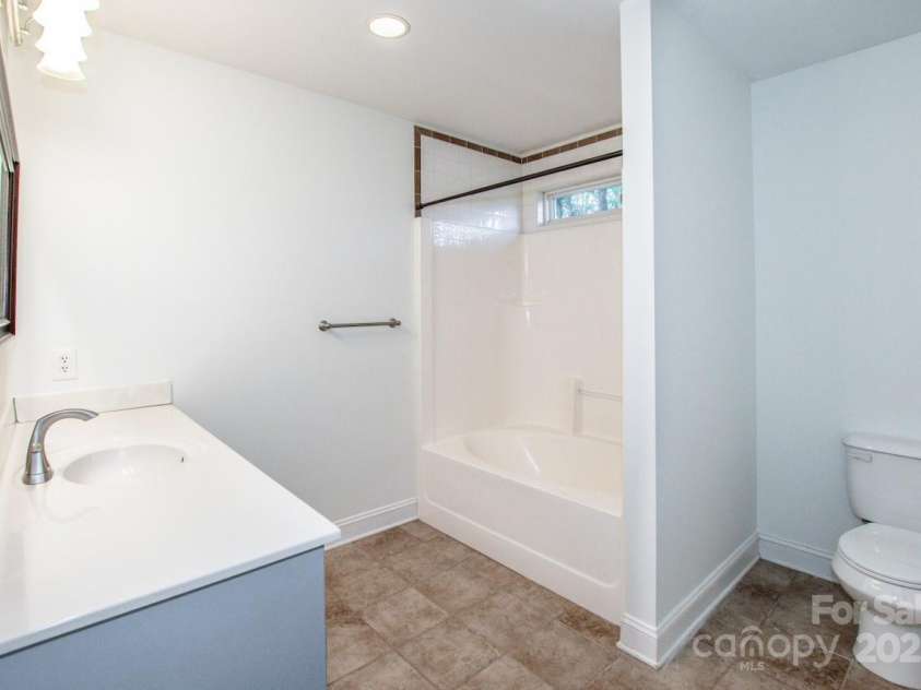 924 41st Avenue Drive, Hickory, NC 28601.  MLS# CAR4304587, YatesRealty ID 35781. 