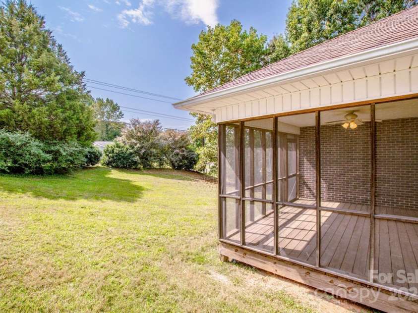 924 41st Avenue Drive, Hickory, NC 28601.  MLS# CAR4304587, YatesRealty ID 35781. 