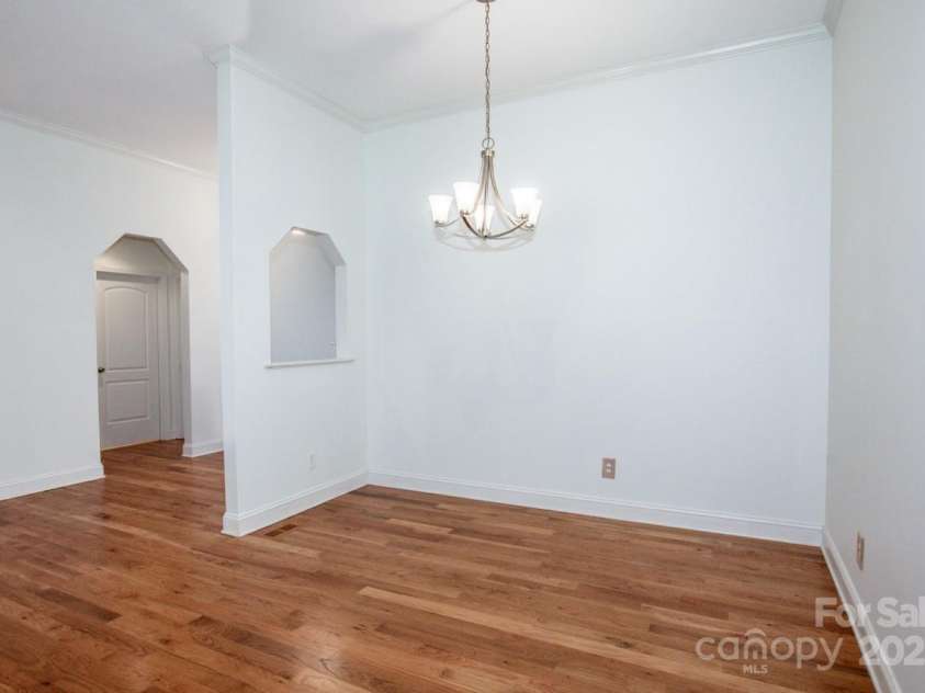 924 41st Avenue Drive, Hickory, NC 28601.  MLS# CAR4304587, YatesRealty ID 35781. Dining room