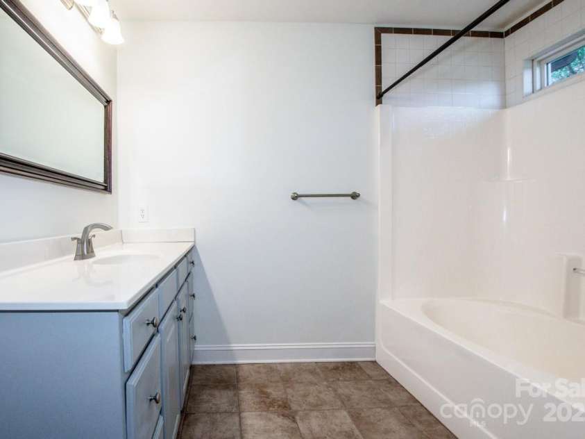 924 41st Avenue Drive, Hickory, NC 28601.  MLS# CAR4304587, YatesRealty ID 35781. Primary ensuite bathroom