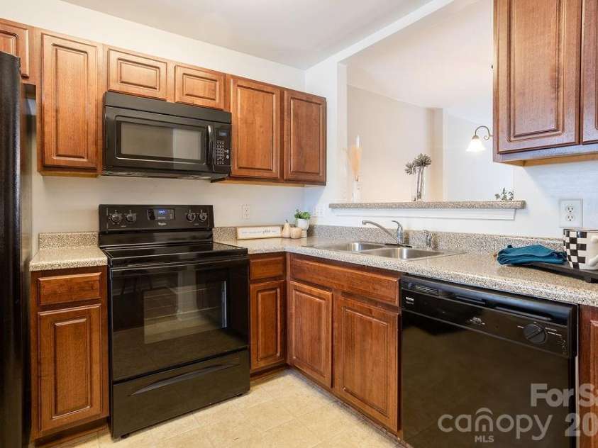 31 Amersham Lane, Fletcher, NC 28732.  MLS# CAR4399944, YatesRealty ID 35782. 