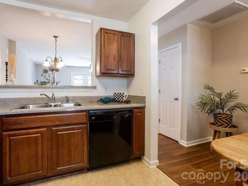 31 Amersham Lane, Fletcher, NC 28732.  MLS# CAR4399944, YatesRealty ID 35782. 
