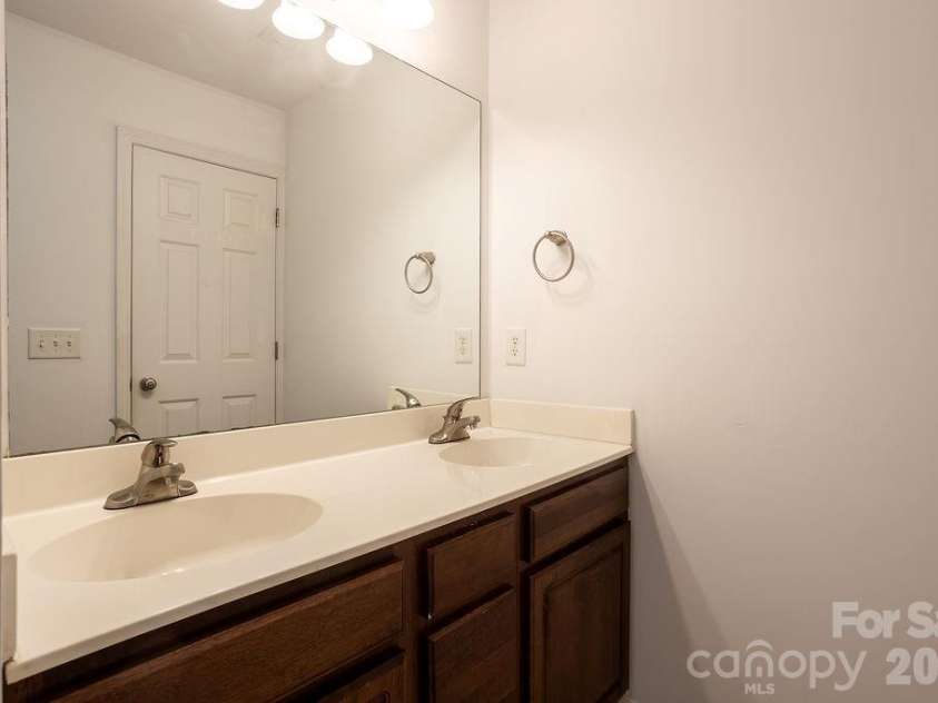 31 Amersham Lane, Fletcher, NC 28732.  MLS# CAR4399944, YatesRealty ID 35782. 