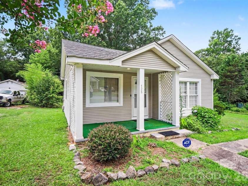 125 Proctor Street, Gastonia, NC 28052.  MLS# CAR4397534, YatesRealty ID 35783. 