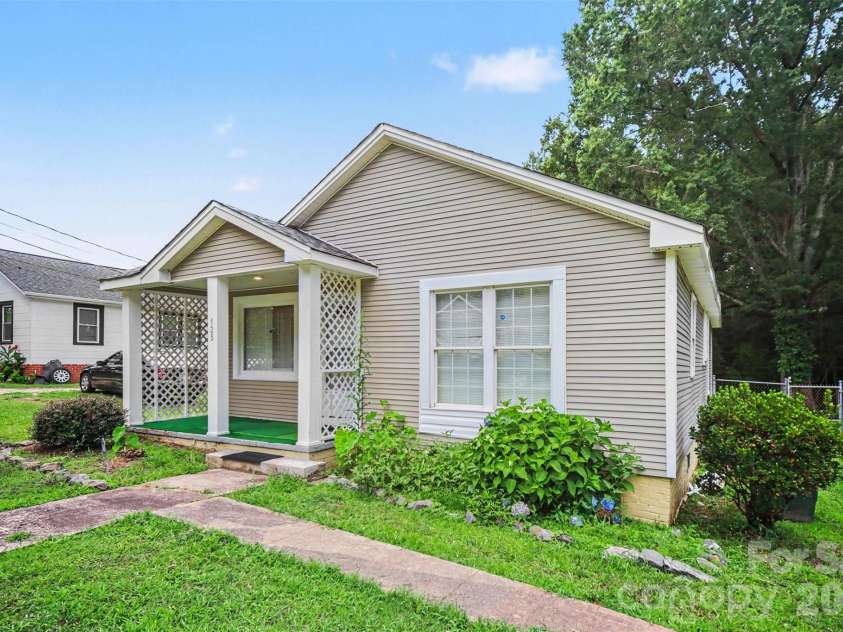 125 Proctor Street, Gastonia, NC 28052.  MLS# CAR4397534, YatesRealty ID 35783. 