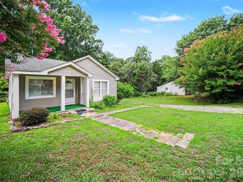 125 Proctor Street, Gastonia, NC 28052.  MLS# CAR4397534, YatesRealty ID 35783. 