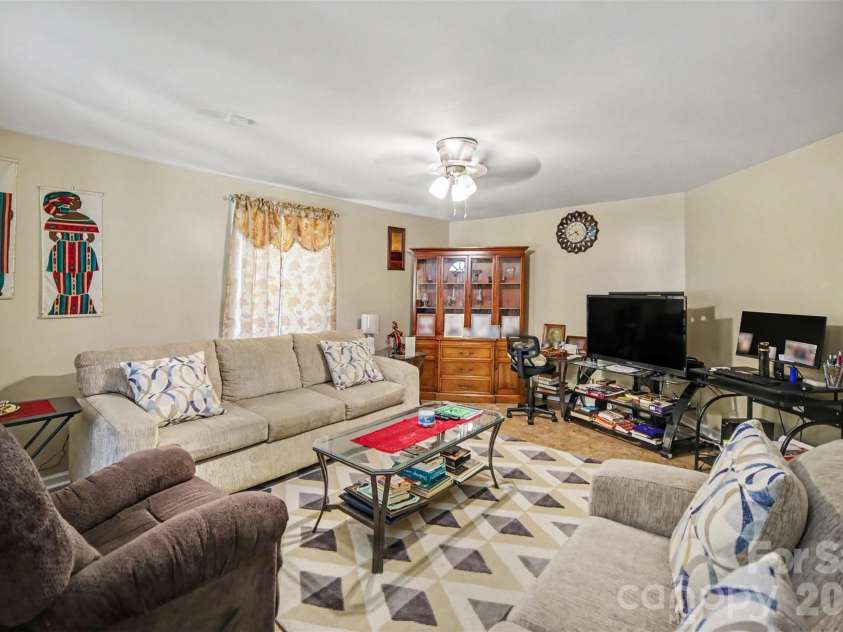 125 Proctor Street, Gastonia, NC 28052.  MLS# CAR4397534, YatesRealty ID 35783. 
