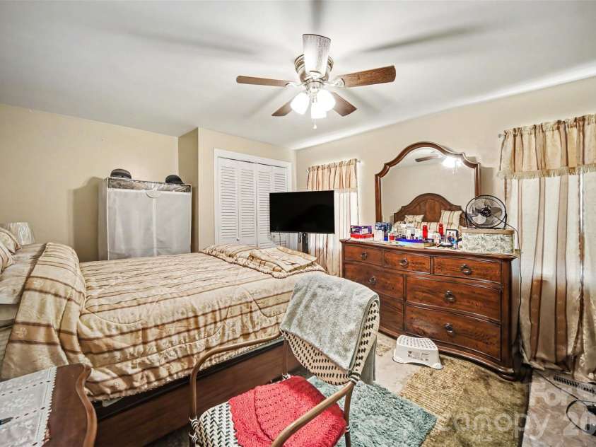 125 Proctor Street, Gastonia, NC 28052.  MLS# CAR4397534, YatesRealty ID 35783. 