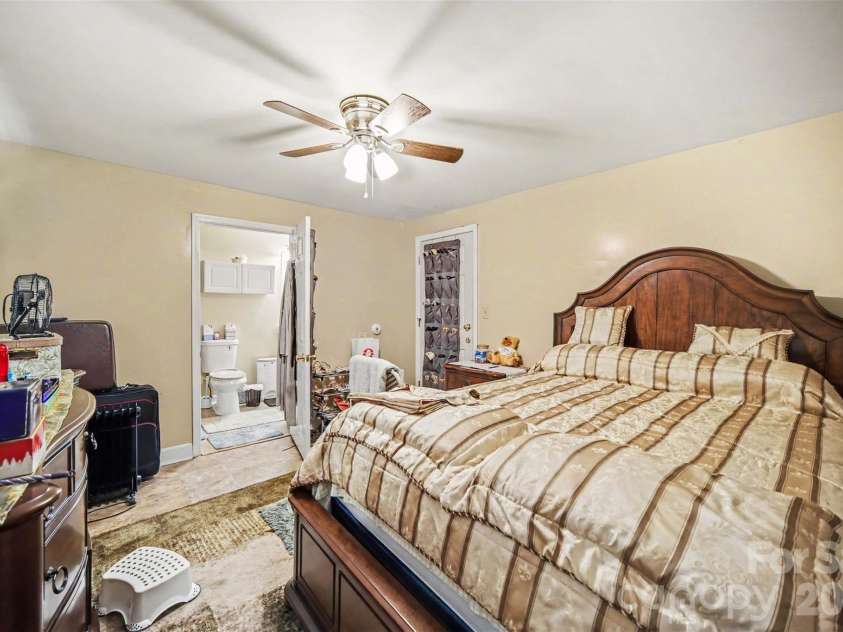 125 Proctor Street, Gastonia, NC 28052.  MLS# CAR4397534, YatesRealty ID 35783. 