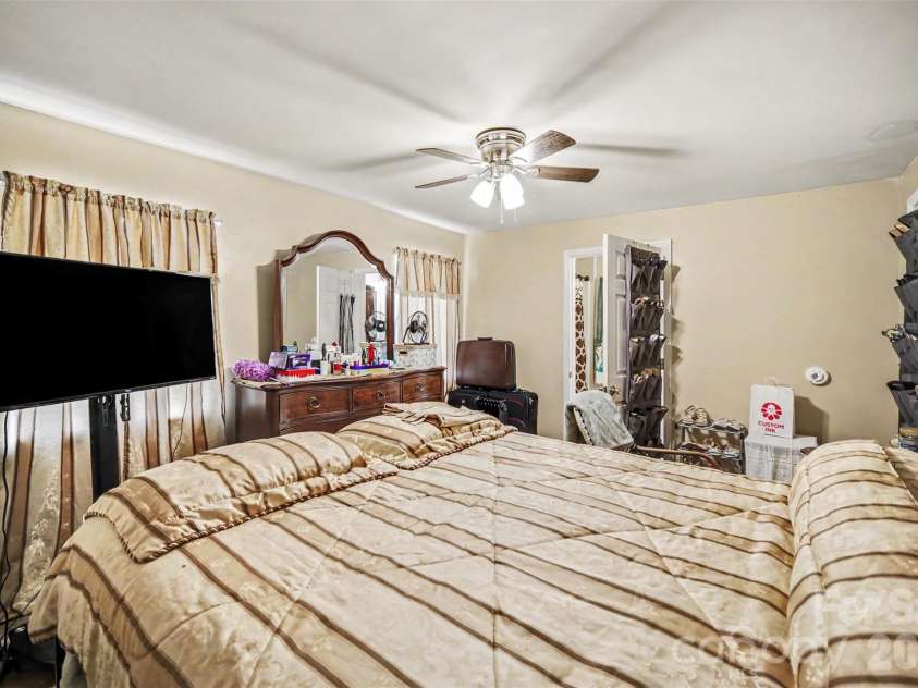 125 Proctor Street, Gastonia, NC 28052.  MLS# CAR4397534, YatesRealty ID 35783. 