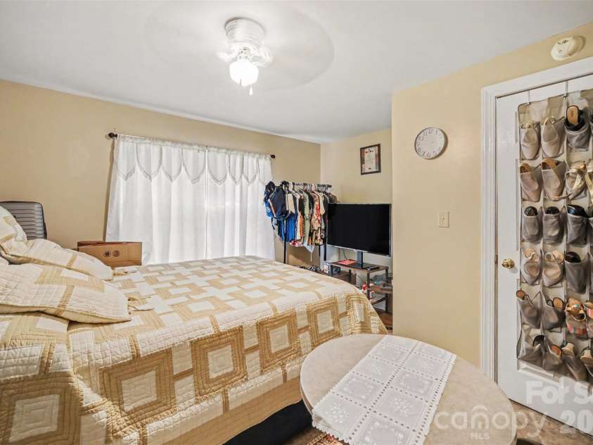 125 Proctor Street, Gastonia, NC 28052.  MLS# CAR4397534, YatesRealty ID 35783. 