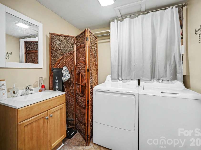 125 Proctor Street, Gastonia, NC 28052.  MLS# CAR4397534, YatesRealty ID 35783. 