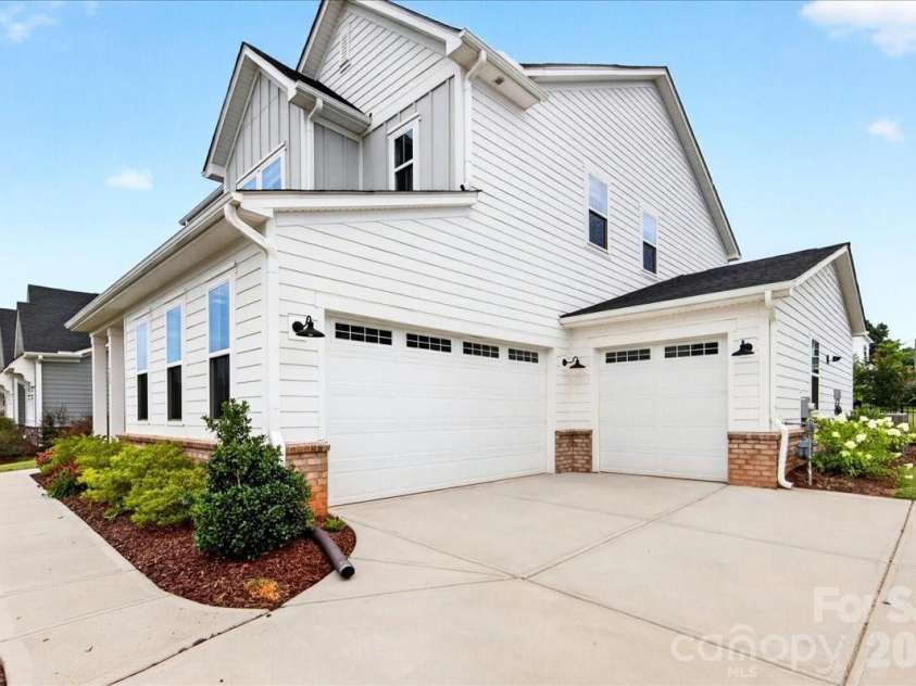 222 Lanyard Lane, Belmont, NC 28012.  MLS# CAR4400918, YatesRealty ID 35784. Connected 2 car + 1 car garage