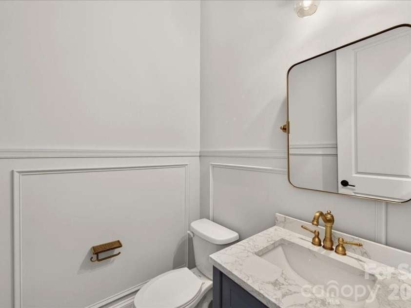 222 Lanyard Lane, Belmont, NC 28012.  MLS# CAR4400918, YatesRealty ID 35784. Main Floor Half Bath