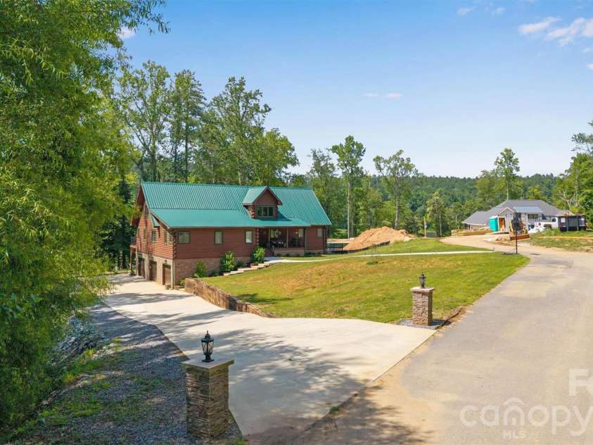 189 Edgewater Point, Valdese, NC 28690.  MLS# CAR4401954, YatesRealty ID 35786. 