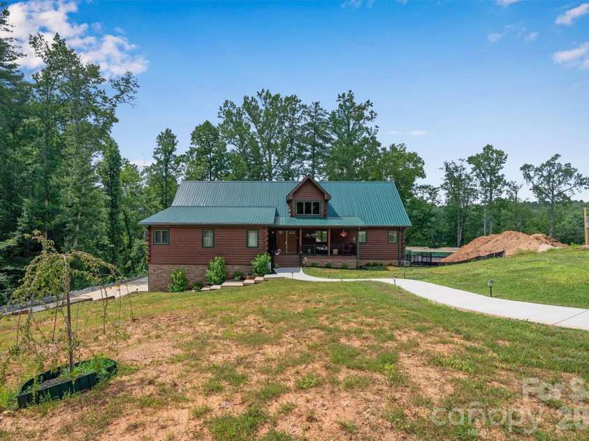 189 Edgewater Point, Valdese, NC 28690.  MLS# CAR4401954, YatesRealty ID 35786. 
