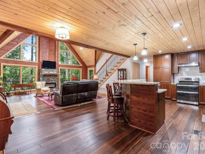 189 Edgewater Point, Valdese, NC 28690.  MLS# CAR4401954, YatesRealty ID 35786. 