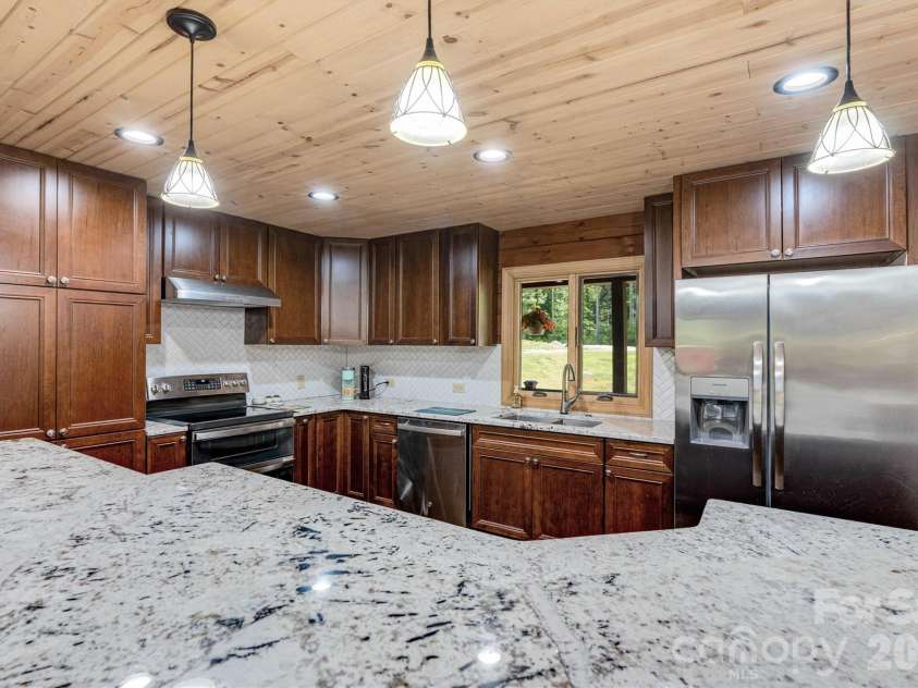 189 Edgewater Point, Valdese, NC 28690.  MLS# CAR4401954, YatesRealty ID 35786. 