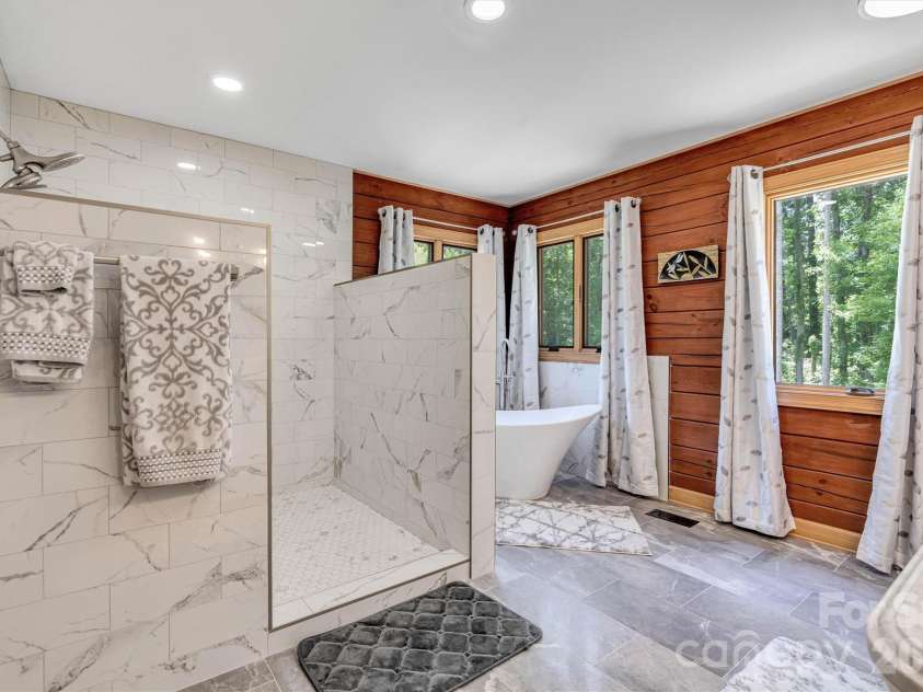 189 Edgewater Point, Valdese, NC 28690.  MLS# CAR4401954, YatesRealty ID 35786. 