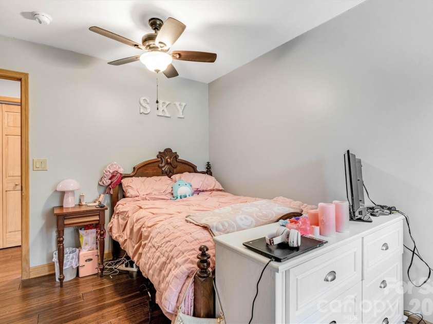 189 Edgewater Point, Valdese, NC 28690.  MLS# CAR4401954, YatesRealty ID 35786. 
