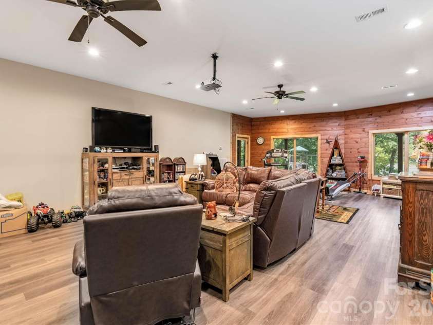 189 Edgewater Point, Valdese, NC 28690.  MLS# CAR4401954, YatesRealty ID 35786. 