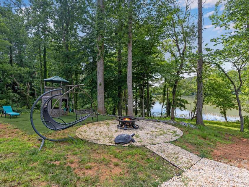 189 Edgewater Point, Valdese, NC 28690.  MLS# CAR4401954, YatesRealty ID 35786. 