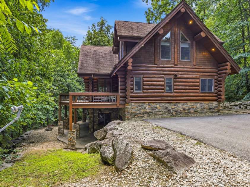 206 Big Rock Lane, Lake Lure, NC 28746.  MLS# CAR4402285, YatesRealty ID 35788. 
