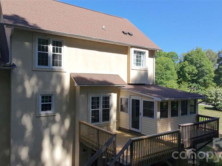7605 Keating Drive, Oak Ridge, NC 27310.  MLS# CAR4402309, YatesRealty ID 35792. 