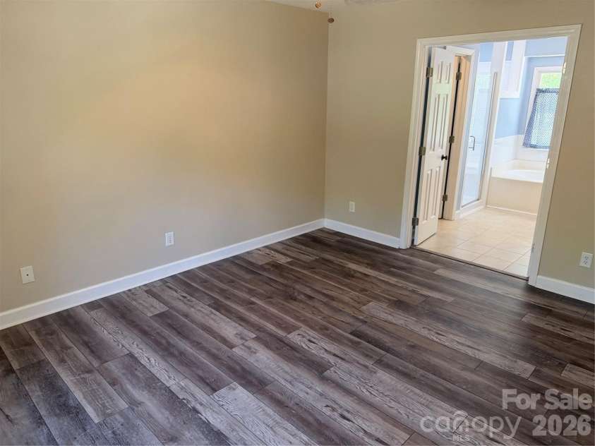 7605 Keating Drive, Oak Ridge, NC 27310.  MLS# CAR4402309, YatesRealty ID 35792. 