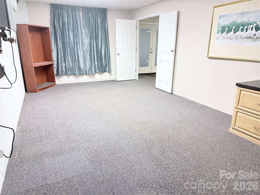 7605 Keating Drive, Oak Ridge, NC 27310.  MLS# CAR4402309, YatesRealty ID 35792. 