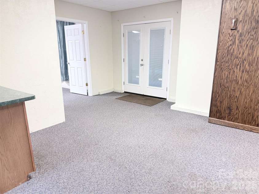 7605 Keating Drive, Oak Ridge, NC 27310.  MLS# CAR4402309, YatesRealty ID 35792. 