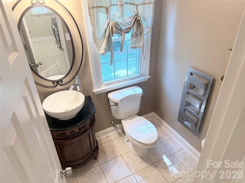 7605 Keating Drive, Oak Ridge, NC 27310.  MLS# CAR4402309, YatesRealty ID 35792. Main Floor Half-Bath