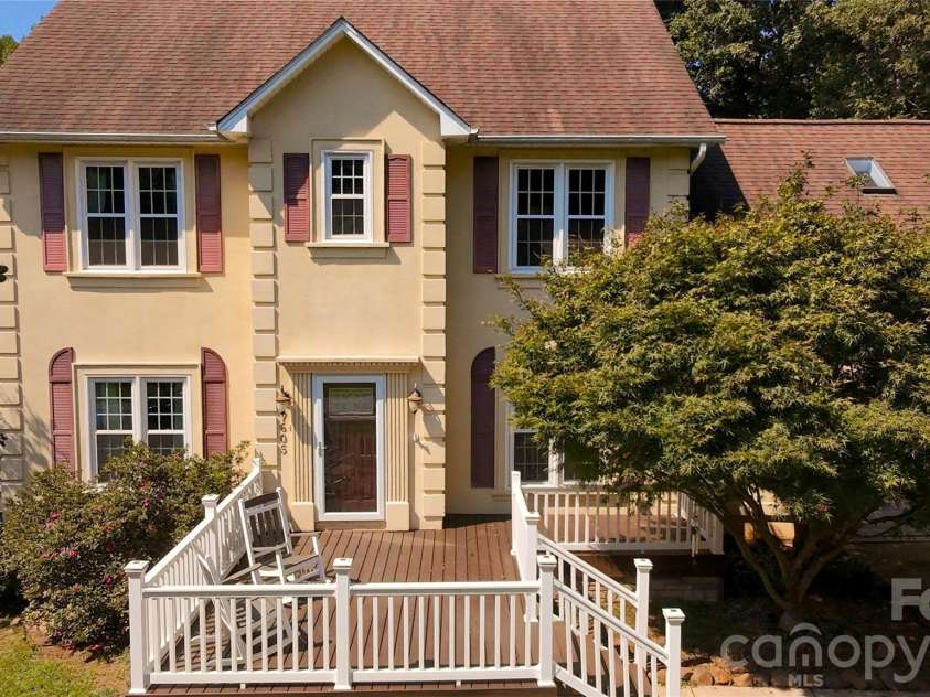 7605 Keating Drive, Oak Ridge, NC 27310.  MLS# CAR4418989, YatesRealty ID 35792. 