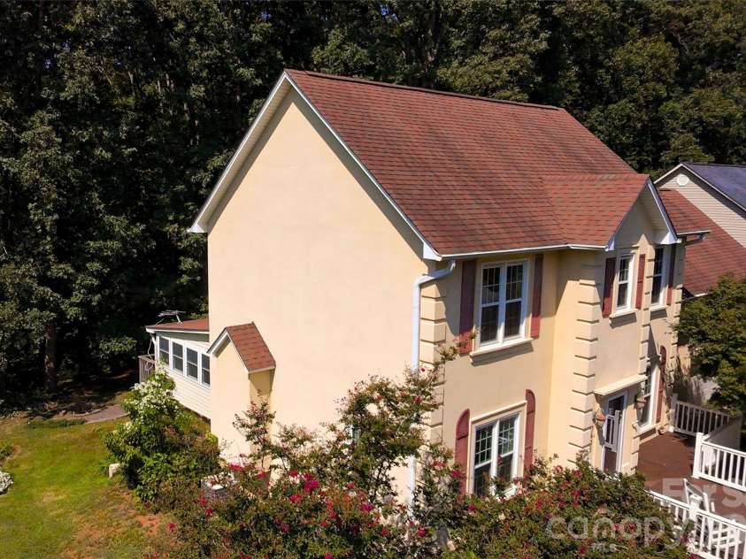 7605 Keating Drive, Oak Ridge, NC 27310.  MLS# CAR4418989, YatesRealty ID 35792. 